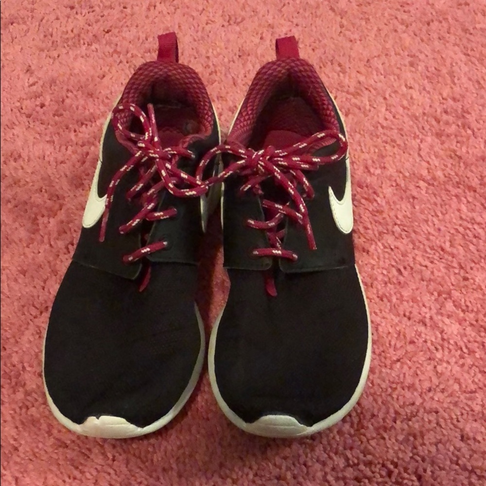 Nike Tennis Shoes